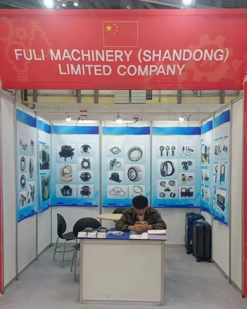 Trade fair booth under a red FULI Machinery fascia